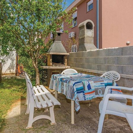Lovely Apartment In Vir With Kitchen Екстериор снимка
