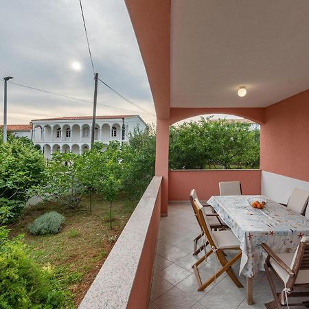 Lovely Apartment In Vir With Kitchen Екстериор снимка