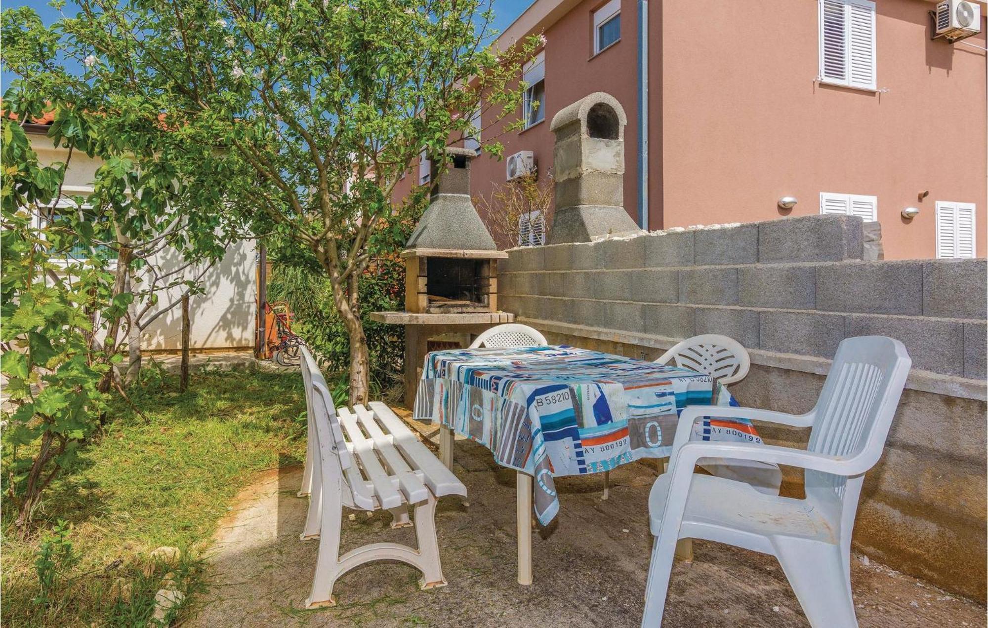 Lovely Apartment In Vir With Kitchen Екстериор снимка