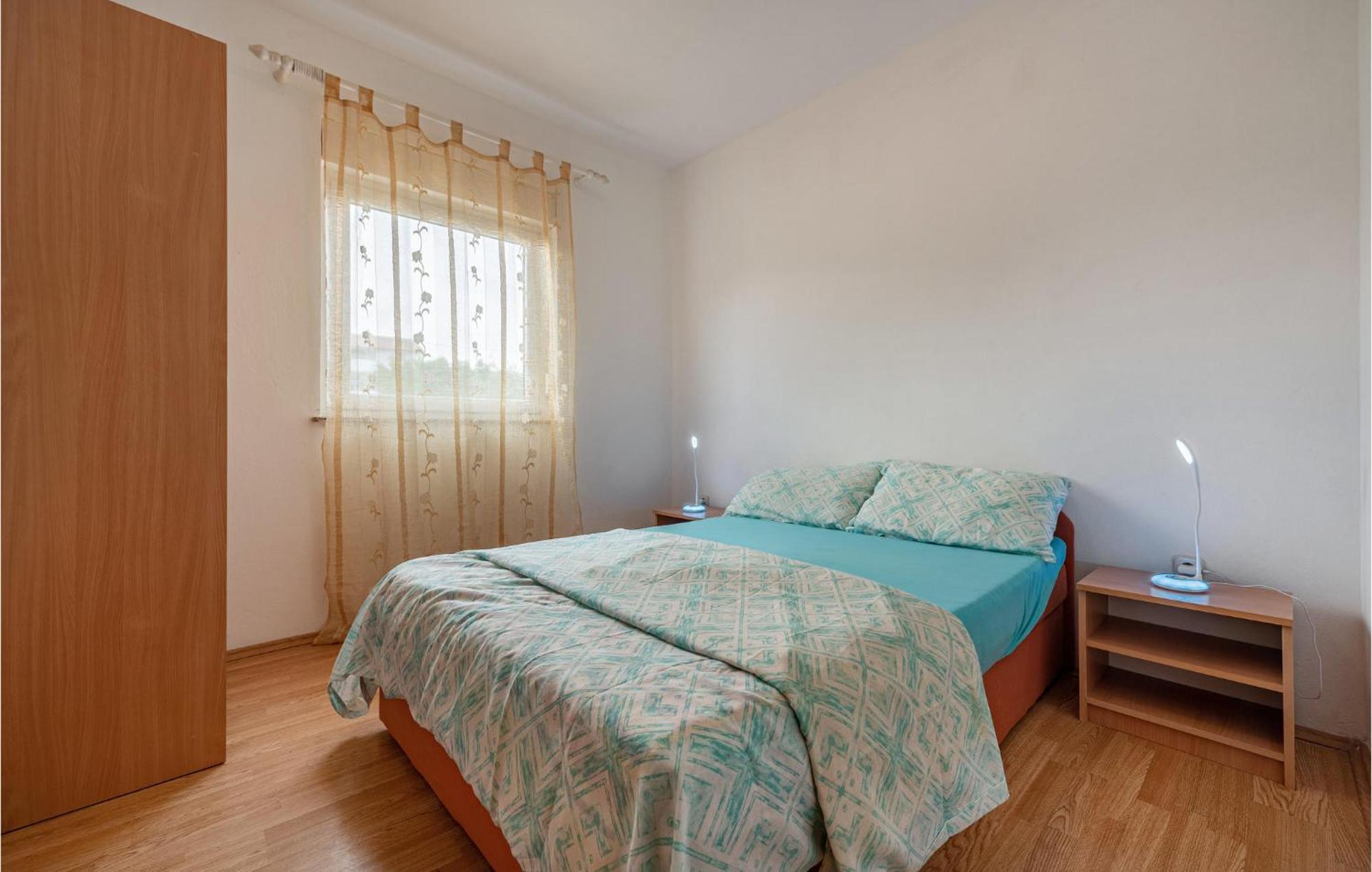 Lovely Apartment In Vir With Kitchen Екстериор снимка